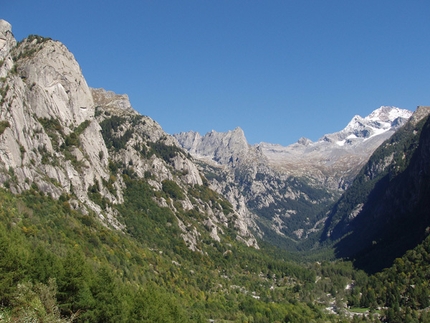 Val di Mello - A panorama of the Val di Mello