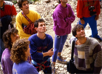 Erto, I ragazzi dello zoo di Erto - I ragazzi dello zoo di Erto: meeting di arrampicata nell'87, con Manolo, Icio Dall'Omo e Gerhard Hörhager di profilo, e il quindicenne Pietro Dal Pra