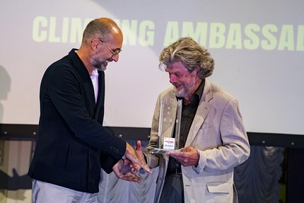 Arco Rock Legends 2018 - Arco Rock Legends 2018: Reinhold Messner receiving the award Dryan Climbing Ambassador