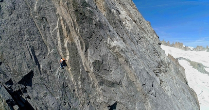 Dani Arnold climbs the Cassin route up Grandes Jorasses in 2 hours and 4 minutes