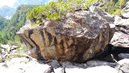 Zoia boulder, Valmalenco - Zoia boulder: boulder n. 12 , Settore Zoia Rifugio