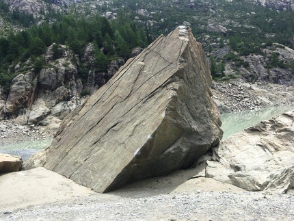 Zoia boulder, Valmalenco - Zoia boulder: Boulder n. 13 , Settore Le Spiagge. 