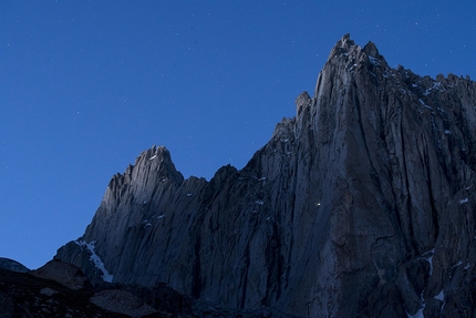 Thagas Valley, Karakorum, Nicolas Favresse, Mathieu Maynadier, Carlitos Molina, Jean-Louis Wertz - Thagas Valley, Karakorum: notte sul Pathan peak