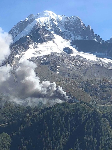 Monte Bianco: a fuoco la funivia del Grands Montets