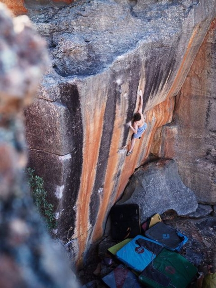 Highball bouldering at Rocklands: Giuliano Cameroni, Shawn Raboutou, Daniel Woods