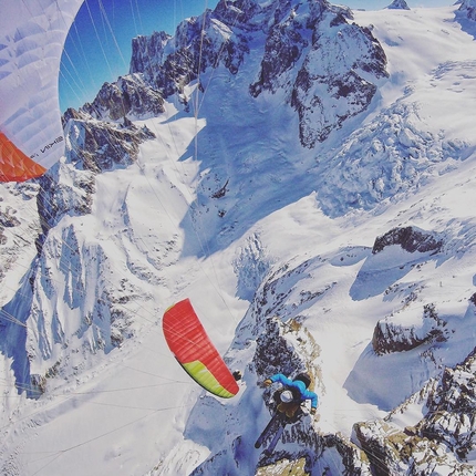 Liv Sansoz completa il tour degli 82 Quattromila delle Alpi - Liv Sansoz 82 x 4000m: paragliding above Vallée Blanche