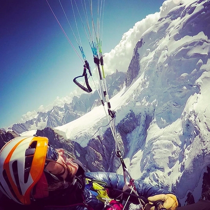 Liv Sansoz, 82 Alpine four-thousanders - Liv Sansoz 82 x 4000m: 'flying is something very special.One of man’s oldest dreams. So when you manage to combine it with mountaineering or climbing, it adds a very special taste to your ascent.'