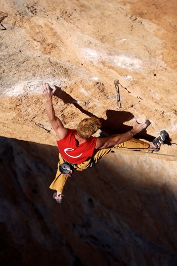 Andreas Bindhammer - Andreas Bindhammer climbing La Rambla 9a+, Siurana, Spagna