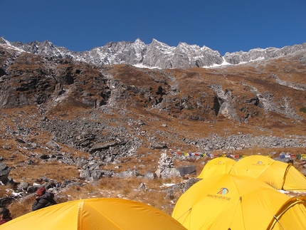Mugu Peaks, Nepal, Anna Torretta, Cecilia Buil, Ixchel Foord  - Mugu Peaks (5467 m) in Nepal visto dal campo base di Anna Torretta, Cecilia Buil e Ixchel Foord 