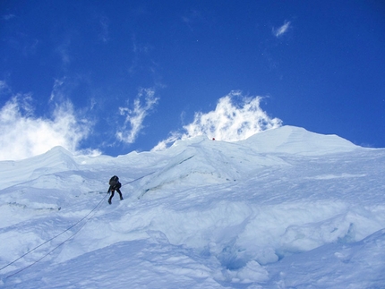 Nevado Huantsan, Cordillera Blanca - Nevado Huantsan: doppia dalla cresta che porta al Campo 2 Nord.
