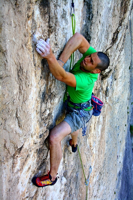 Lo Specchio, Val d’Adige - Andrea Simonini climbing Mr. Hummer 8a+ at lo Specchio, Val d’Adige