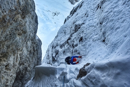 Cima Tosa, Brenta Dolomites, Luka Lindič, Fabian Buhl - Luka Lindič making the first ascent of Sau hladno! up Cima Tosa, Brenta Dolomites