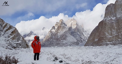 Alex Txikon K2 - Alex Txikon a Urdukas, sul ghiacciaio del Baltoro, verso il K2
