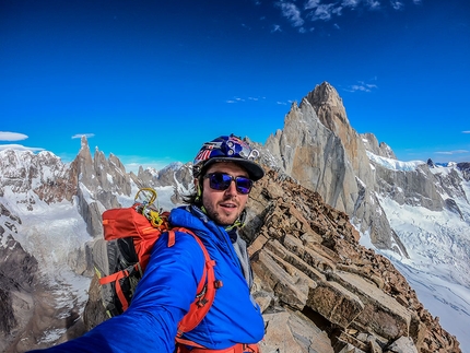 Patagonia paragliding, Aaron Durogati - Aaron Durogati in Patagonia: on the summit of Mojon Rojo