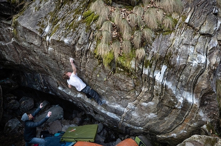 Giuliano Cameroni potent on Poison the Well, 8C+ boulder at Brione in Switzerland