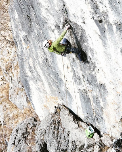 Keita Kurakami 8c+ in arrampicata solitaria a Mt. Futago in Giappone
