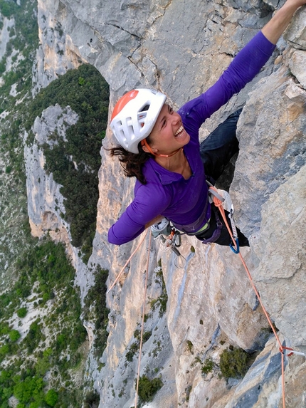Gole di Verdon, Francia, Nina Caprez - Nina Caprez ripete Mingus, la storica via d'arrampicata nelle Gole di Verdon, Francia