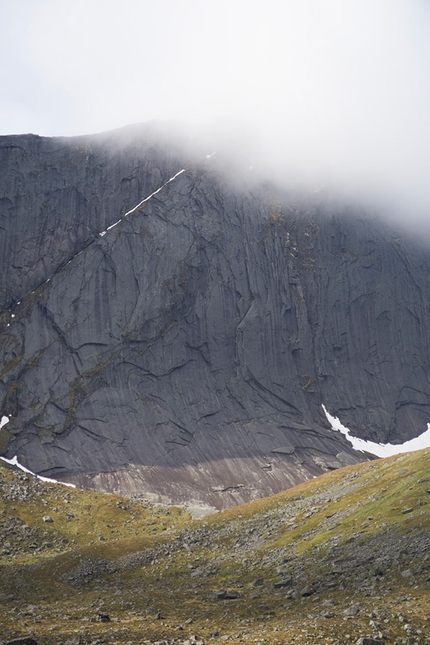 Lofoten Norvegia - The Human Timeline, East Face of Stamprevtinden South Peak, Lofoten, Norvegia (Bernat Bilarrassa, Gerber Cucurell, Jordi Esteve 25/05/2019)