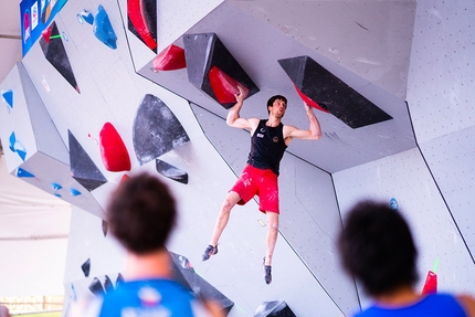Bouldering World Cup 2019, Vail - Jan Hoyer competing in the Bouldering World Cup 2019 at Vail