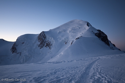 Plane lands below summit of Mont Blanc