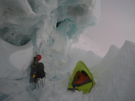 Denali Alaska - Denali Alaska: Bru Busom and Marc Toralles climbing the Slovak Direct route 