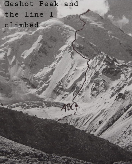 Simon Messner - The line chosen by Simon Messner for his solo ascent of Geshot Peak / Toshe III in Pakistan