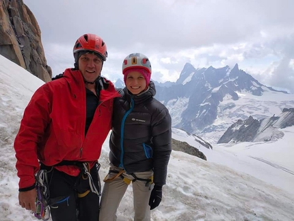 Lucie Hrozová - Lucie Hrozová sale Digital Crack sopra Arête des Cosmiques nel massiccio del Monte Bianco
