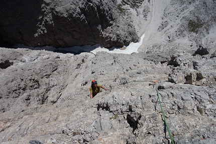 Cima Grande di Lavaredo, Dolomites - Making the first ascent of Zeitsprung, Große Zinne, Drei Zinnen, Dolomites (Hannes Pfeifhofer, Diddi Niederbrunner)
