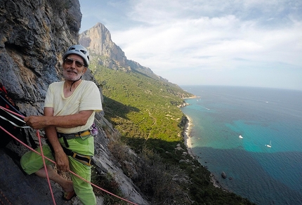 Aguglietta di Baunei, Sardegna, Maurizio Oviglia, Fabio Erriu, Bruno Poddesu - Bruno Poddesu, primo scalatore della Sardegna, oggi ha 68 anni