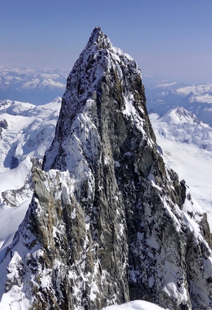 Simon Richardson, Ian Welsted - The 200m-high summit tower of Mount Waddington in Canada