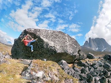 Federica Mingolla, Edoardo Saccaro, Nalumasortoq, Tasermiut Fjord, Greenland - Federica Mingolla bouldering below their base camp at Nalumasortoq, Tasermiut Fjord, Greenland (08/2019)
