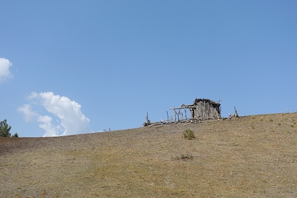 Kirghizistan arrampicata, Dimitri Anghileri, Mirco Grasso, Matteo Motta - Kirghizistan 2019: abitazioni dei nomadi locali