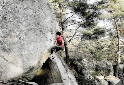 Michele Caminati bouldering hard at Fontainebleau