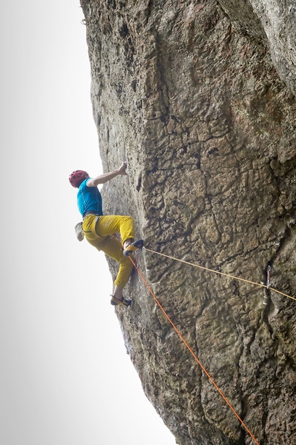 Dave MacLeod domina la sua Mind Riot, difficile nuova via d'arrampicata trad in Scozia