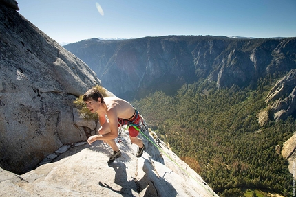 The Nose Speed El Capitan, Yosemite - Alex Honnold topping out on The Nose on El Capitan, Yosemite, during his record breaking ascent with Tommy Caldwell on 06/06/2018