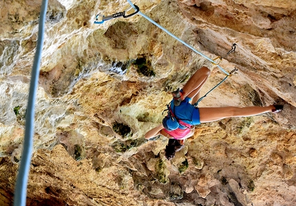 Lazio Verticale - Lazio Verticale:  Laura Rogora in arrampicata a Cueva di Collepardo