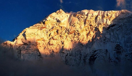 Sherpa Chhewang Nima, unsuccessful search on Baruntse abandoned
