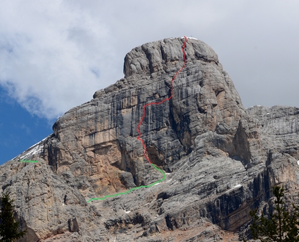 Piz de Lavarella, Dolomiti - Il tracciato di Dolasilla sulla parete ovest di Lavarella, Dolomiti, aperta da Tobias Engl e Florian Huber il 14/09/2019