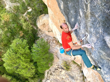 Cédric Lachat, La Rambla, Spagna - Cédric Lachat climbing La Rambla 9a+ at Siurana in Spain