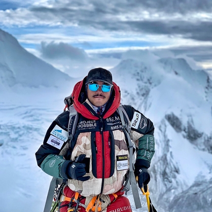 Nirmal Purja - Alle ore 8.59 locali del giorno 29 ottobre 2019 Nirmal Purja ha raggiunto la cima del Shishapagma, il suo 14° ottomila in meno di sette mesi
