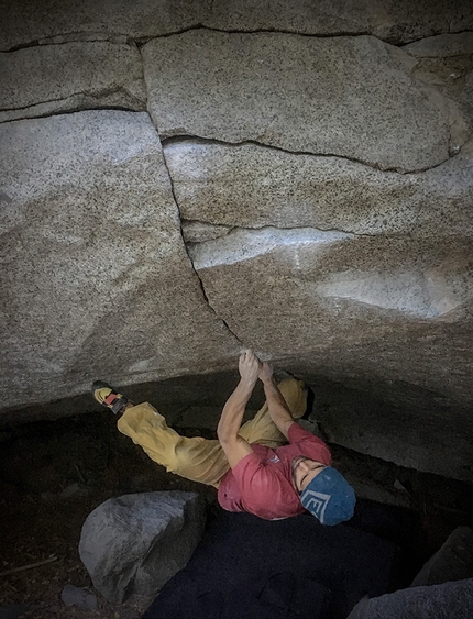 Yosemite boulder - Filippo Manca su Bachar Cracker V4 in Yosemite, 2017