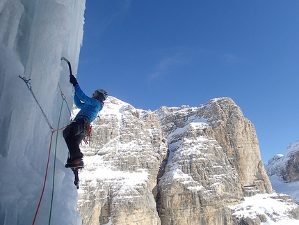 Dolomites ice climbing: Val Lasties Solo per un altro Hashtag integritas