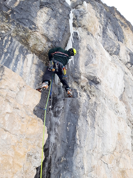 Langental, Dolomites - Martin Sieberer starting up what would become Seitensprung in Langental, Dolomites, with Simon Messner 