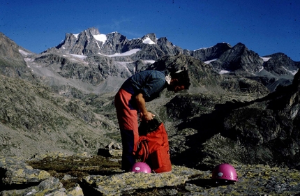 Valle Orco - Generazione Sitting Bull - Mario Ogliengo in uscita da Aldebaran al Monte Castello, 1982