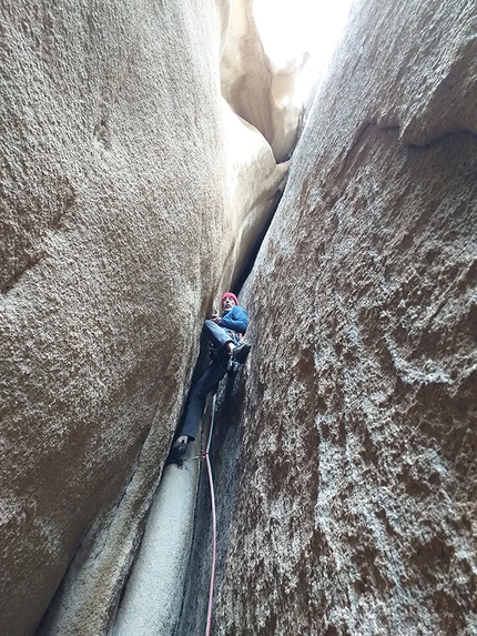 Sardegna arrampicata, Luca Vallata - Richard Felderer su Sentiero Mohawk, Punta Cugnana, Torri di San Pantaleo, Gallura, Sardegna