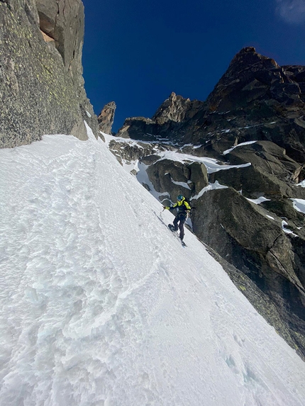 Julien Herry e Yannick Boissenot, nuova discesa con gli sci e snowboard sull'Aiguille du Peigne, Monte Bianco