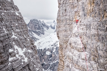 Simon Gietl - Simon Gietl climbing Cima Piccola during his solo winter enchainment of the Tre Cime di Lavaredo, Dolomites