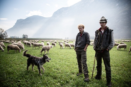Pastori - La vita dei pastori è radicalmente diversa da quella a cui siamo abituati, ma non per questo meno degna di essere vissuta.