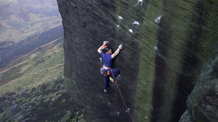 Big Balls & Ground Falls: difficult and dangerous Peak District gritstone climbs
