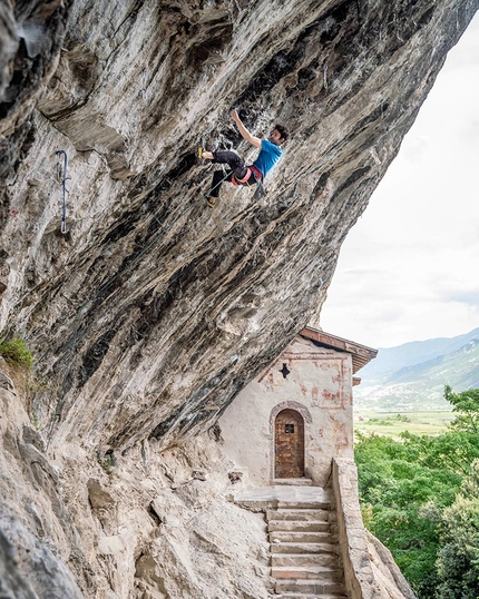 Stefano Ghisolfi concludes his Beginning 9a/+ at Arco